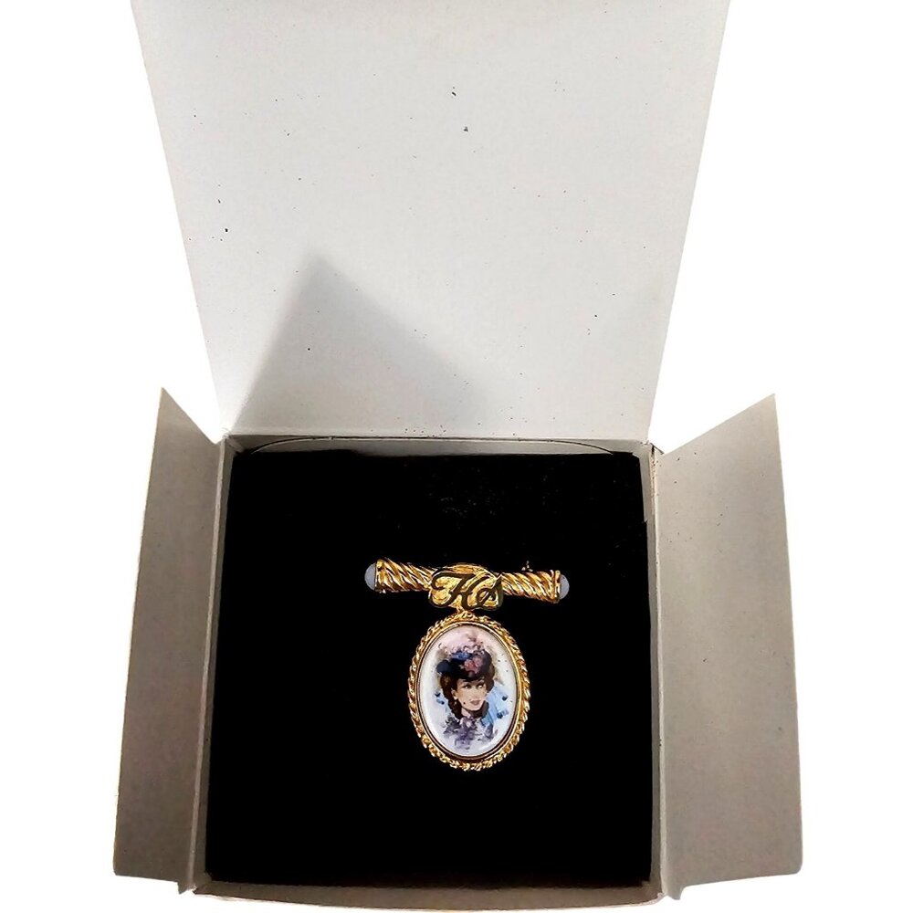Avon 1986-87 Gold Tone Victorian Style Brooch With Girl Portrait In Original Box